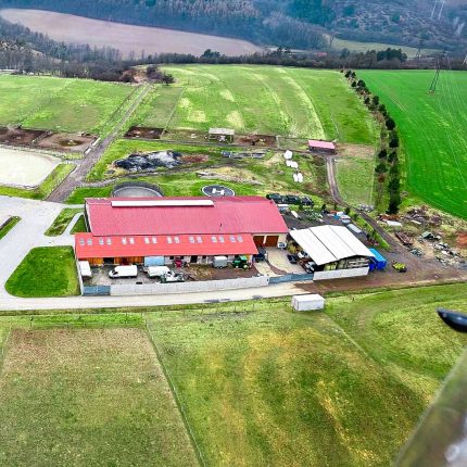 Rodinny ranc Milovice_letecka